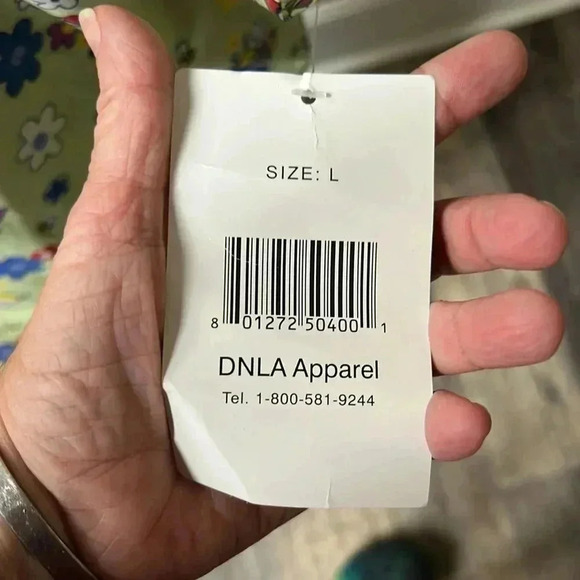 🐝Malibu doc scrub top flowers and bees NWT size L - Picture 4 of 7